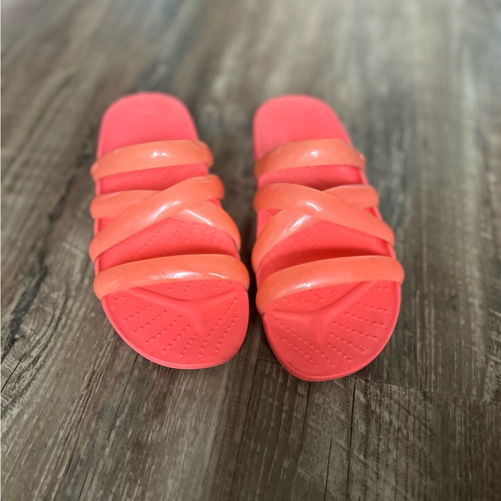 Crocs Sandals for Women Size 6 - Coral Pink in Good Condition!